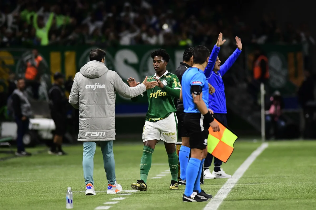 Quem pode substituir Endrick no Palmeiras? Confira possíveis substitutos.