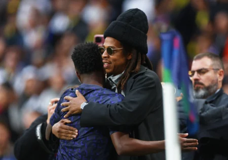 Rapper Jay-Z marca presença na final da Champions League para apoiar Vini Jr.