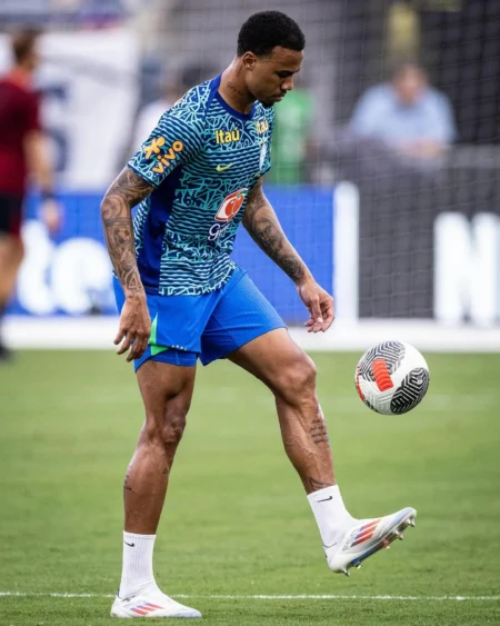 Recuperação de Gabriel Magalhães acirra disputa na zaga da seleção brasileira