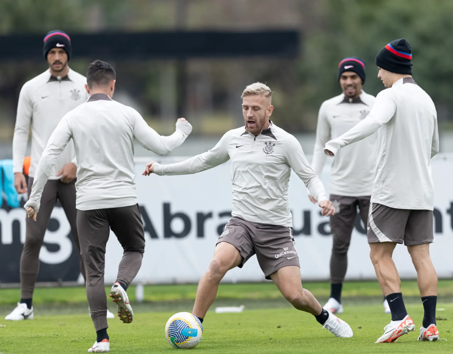 "Retorno de Pedro Henrique após lesão pode trazer mudanças no ataque do Corinthians para o Dérbi"