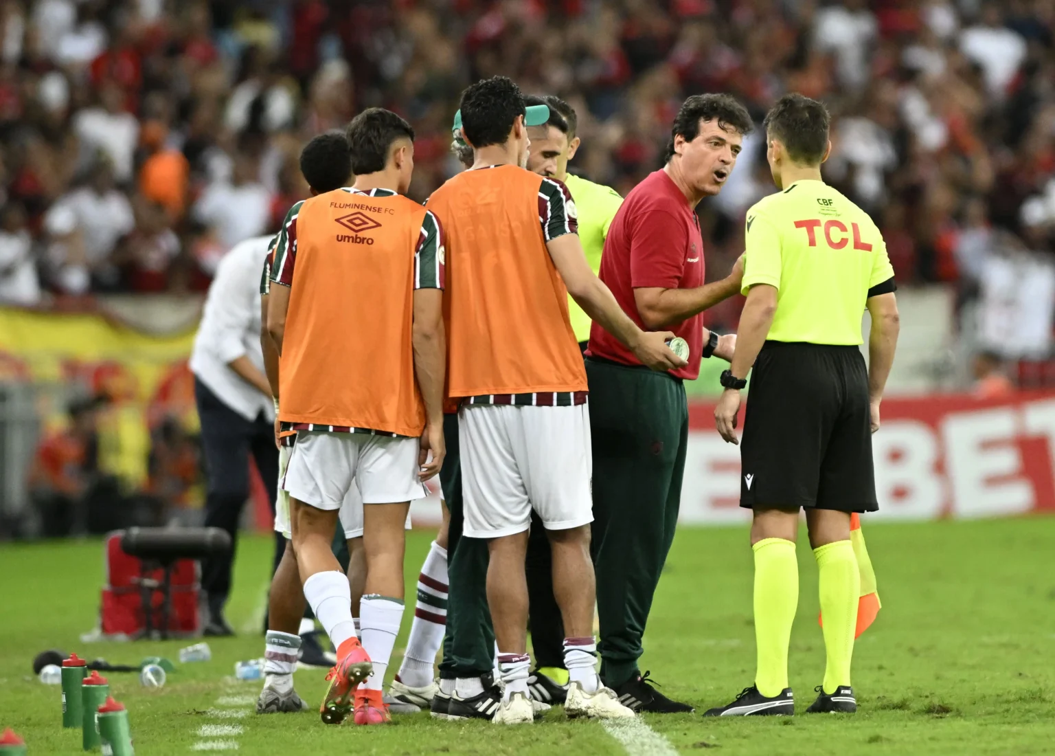 "Reunião de duas horas entre Mário, Fred, Angioni e Diniz após a derrota do Fluminense"