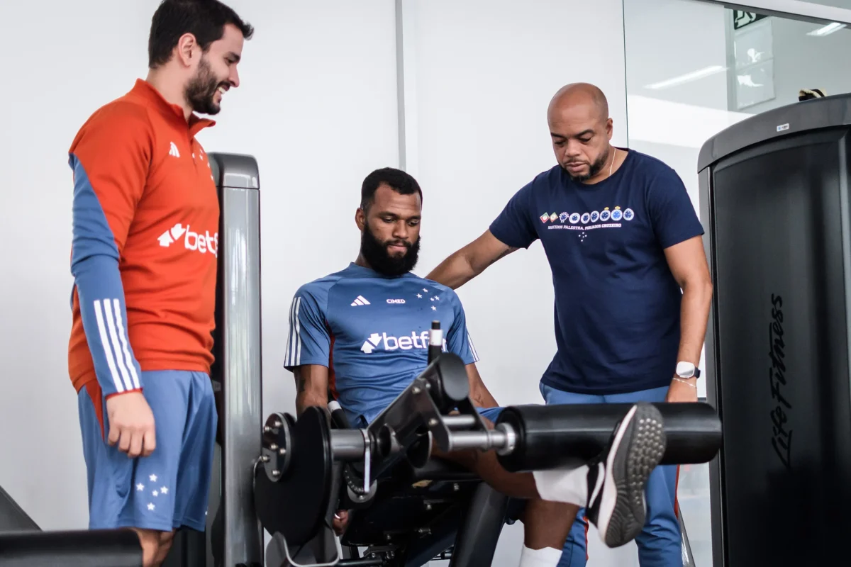 Revelado no Cruzeiro, Thiago é negociado com time da Premier League e trata lesão na Toca.