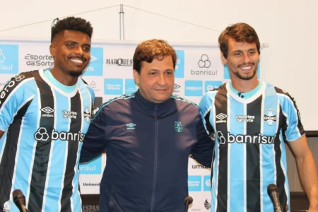 "Rodrigo Caio Anuncia Prontidão para Estreia no Grêmio e Ironiza Joelho: 'Plástica'"