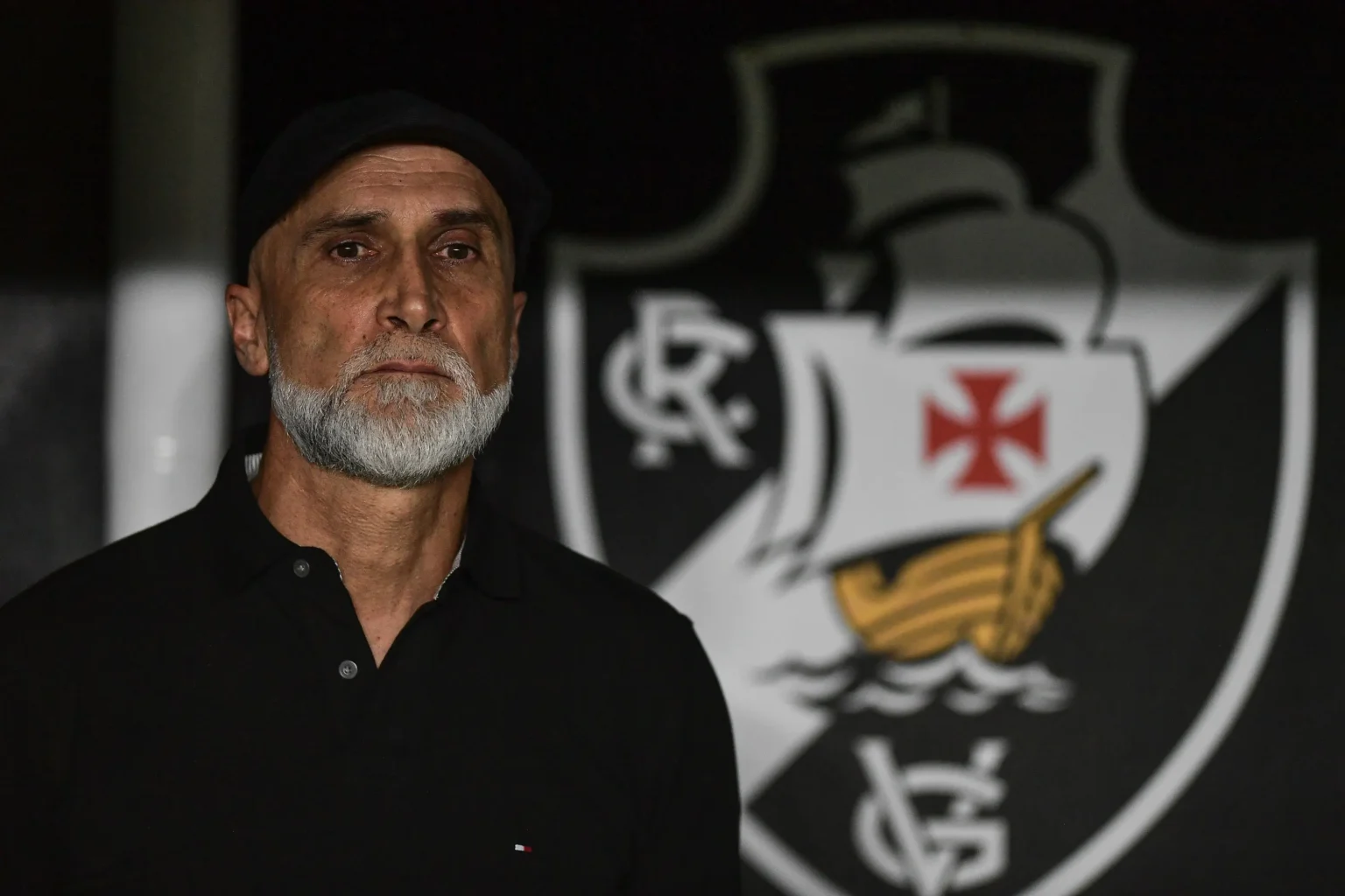 "Saída de Álvaro Pacheco do Vasco: As Decisões do Técnico que Desagradaram a Diretoria"