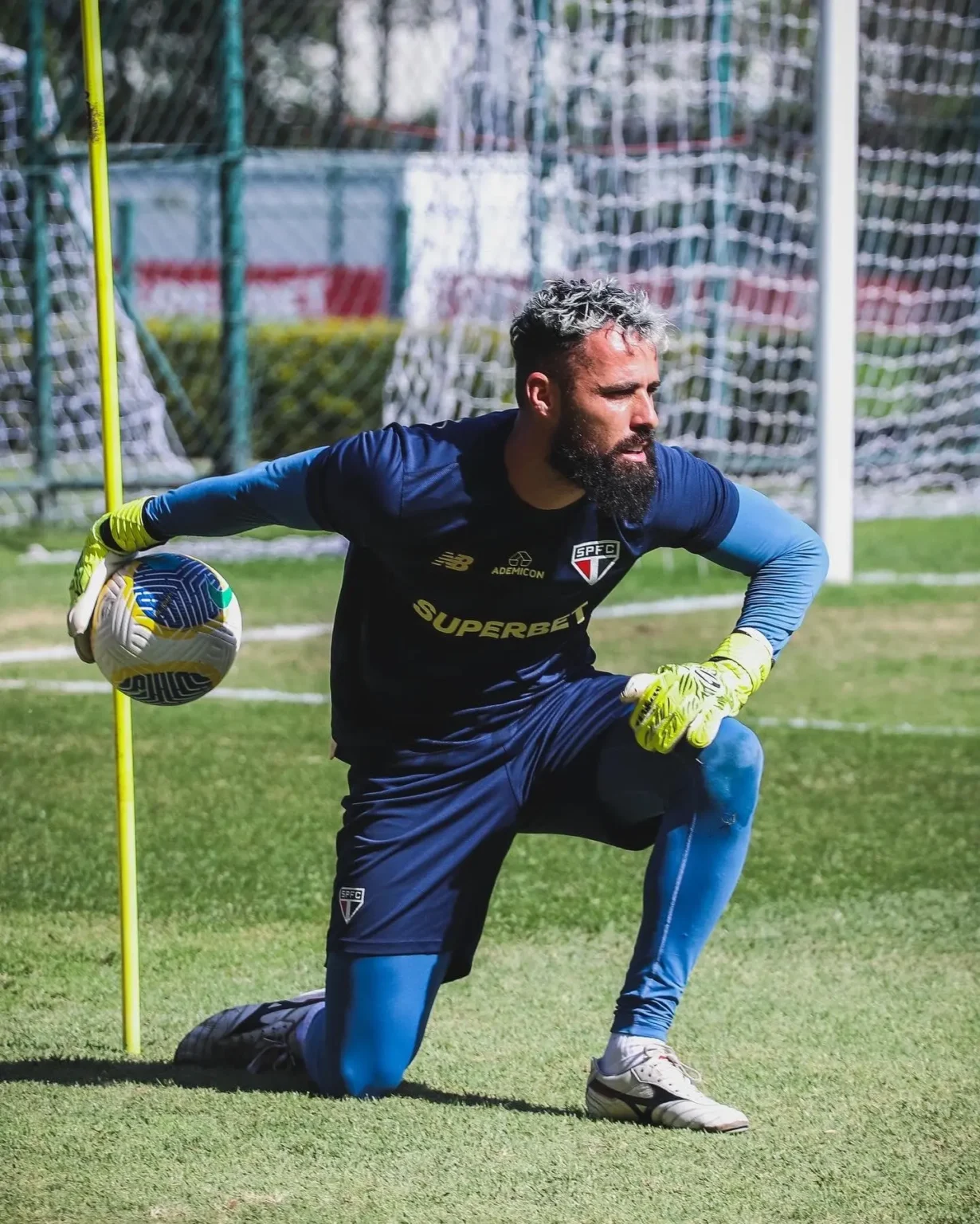 "São Paulo Apoia Jandrei e Não Planeja Contratar Novo Goleiro no Mercado de Transferências"