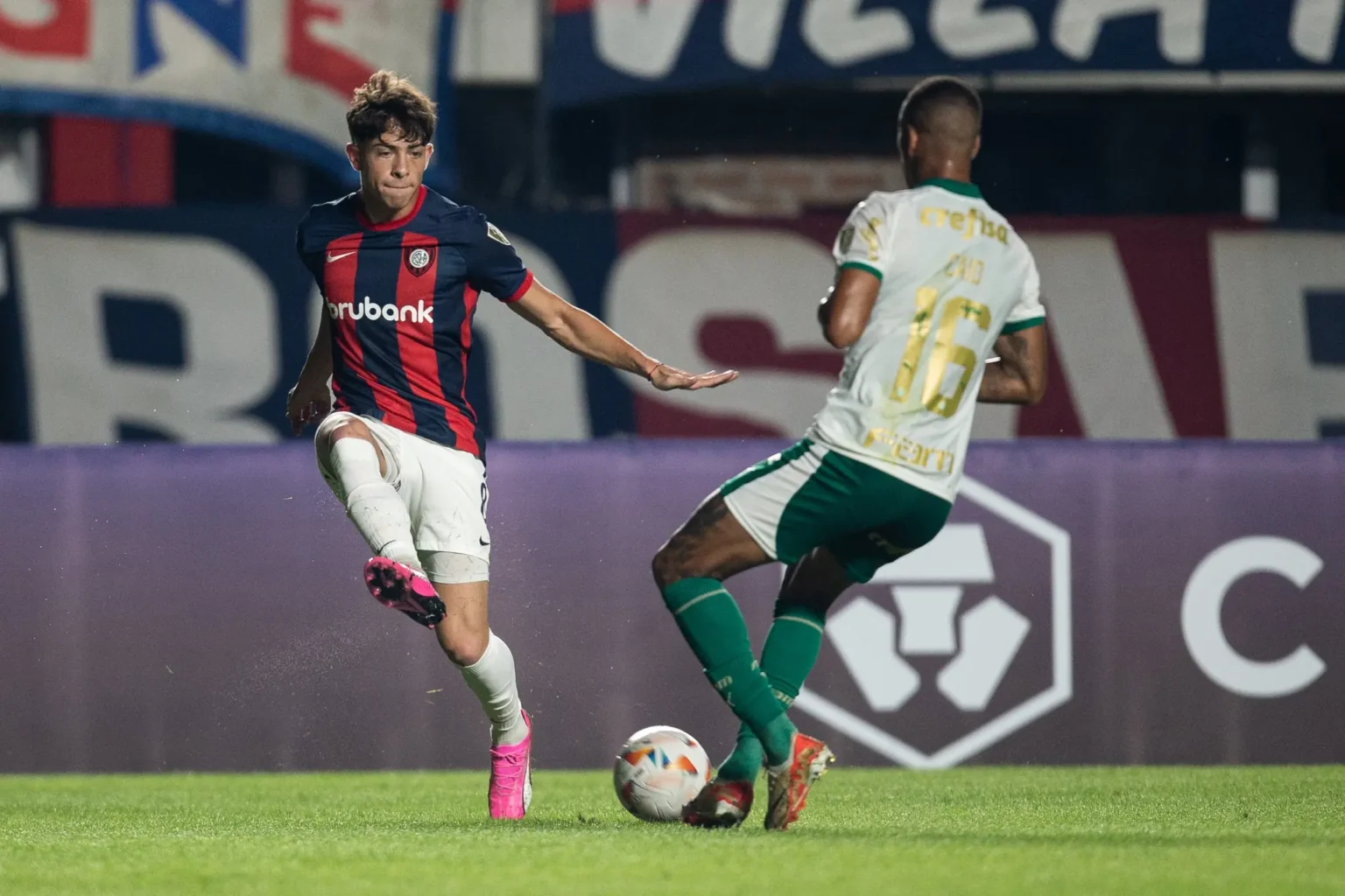 Técnico do San Lorenzo admite saída de Giay com o Palmeiras perto do anúncio