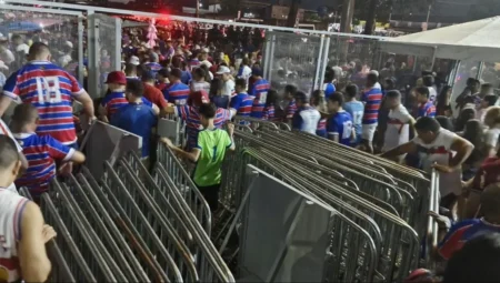 Torcedores do Fortaleza enfrentam problemas no acesso ao Castelão para jogo contra CRB