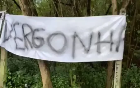 Torcedores do Vasco protestam em frente ao CT Moacyr Barbosa: Veja detalhes do protesto!