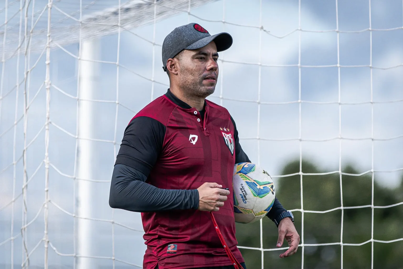 "Torcida do Atlético-Goianiense se pronuncia contra a saída do técnico Jair Ventura"