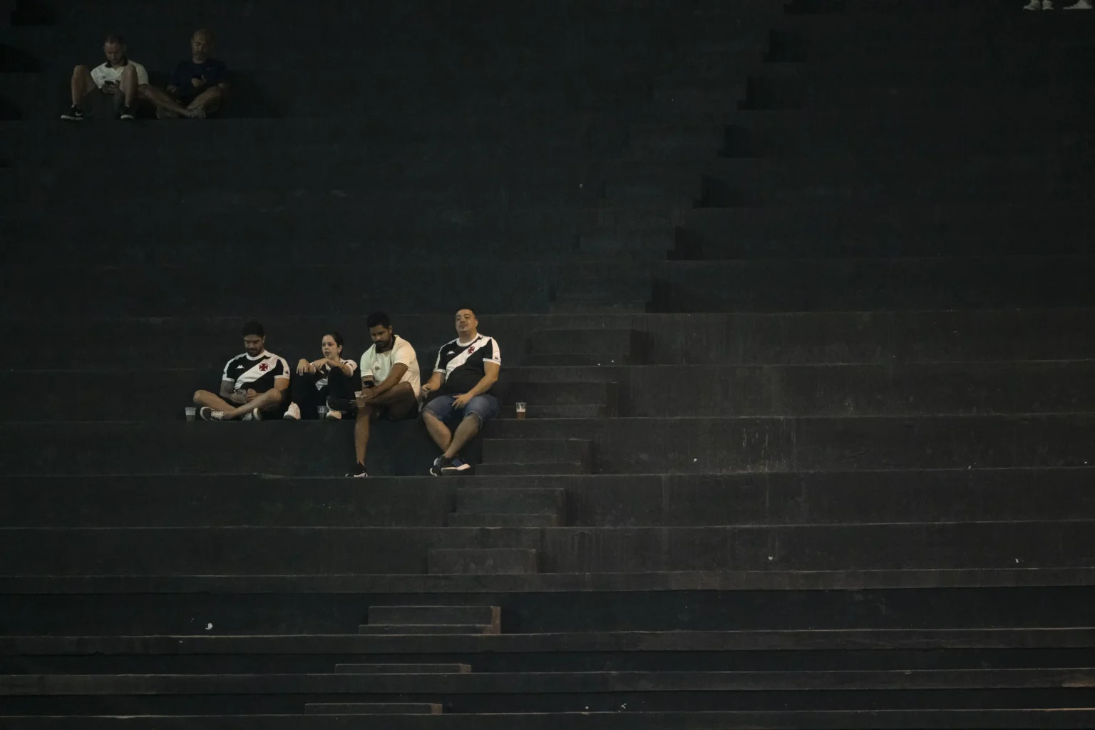 "Vasco Enfrenta Estádio Vazio após Semana de Manifestações"