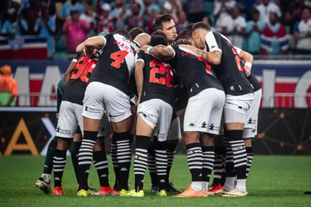 "Vasco perde, mas jogador destaca desempenho da equipe: 'Jogamos de igual para igual'"