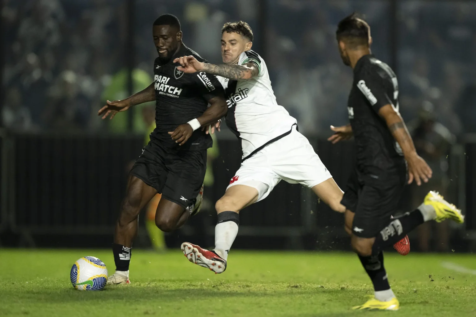 "Vegetti Elogia Atuação do Vasco contra o Botafogo: 'Ponto Crucial'"