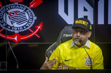 Vice-presidente do Corinthians relata à Polícia que avisou Augusto Melo sobre possível "laranja" há um mês