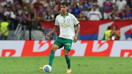 "Vitor Reis Comemora Estreia pelo Palmeiras e Recebe Mensagem de Apoio de Luan"