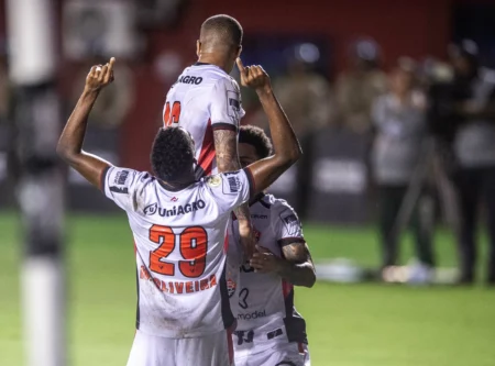 "Willian Oliveira Lidera Ataque do Vitória Contra o Atlético-MG com Fase Artilheira"
