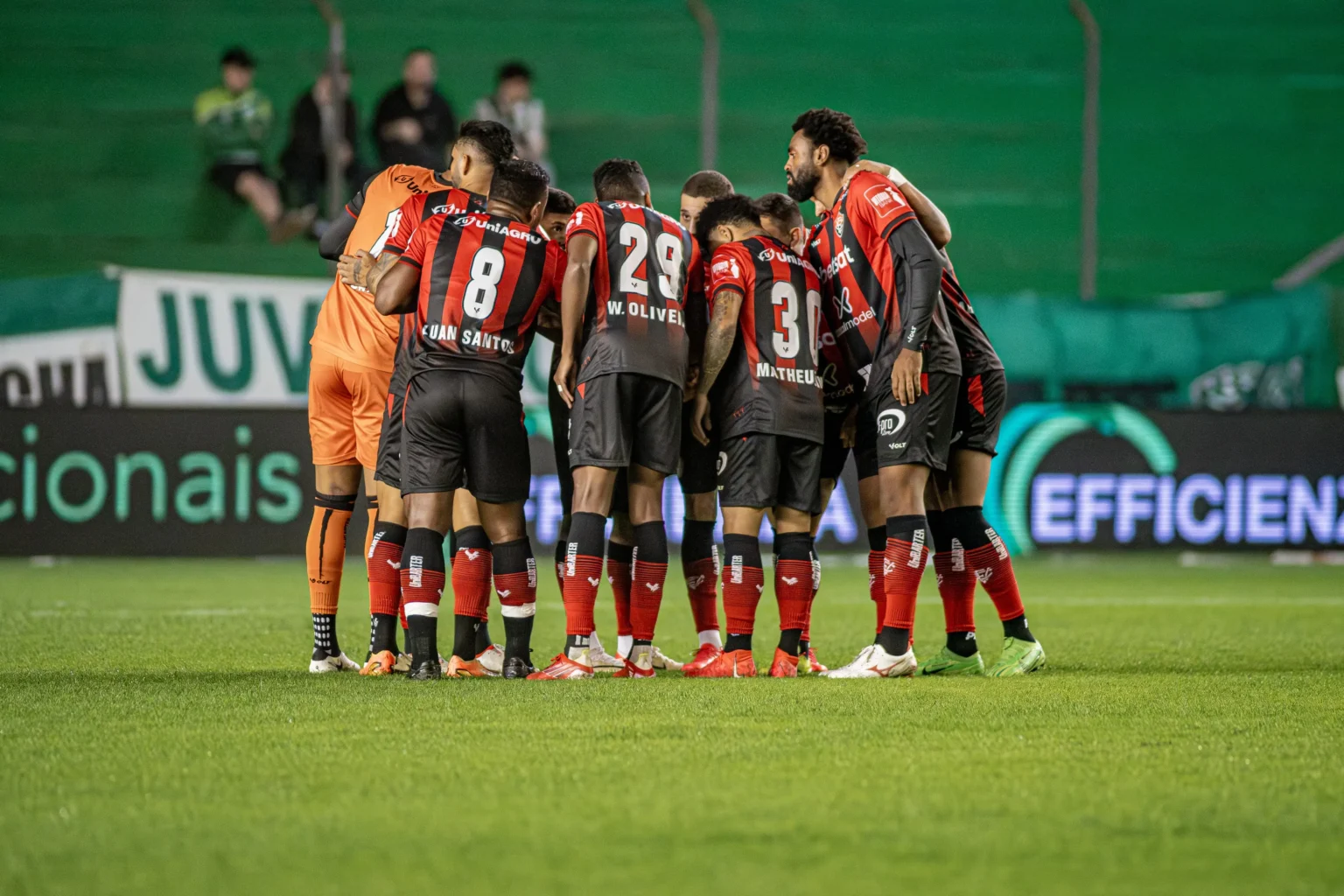 Willian Oliveira se destaca no empate do Vitória com o Juventude