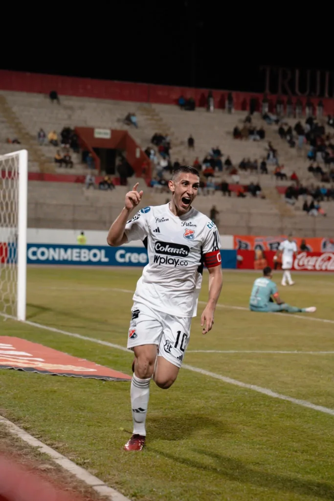 Grêmio Anuncia Reforços: Meia Colombiano e Atacante Chileno