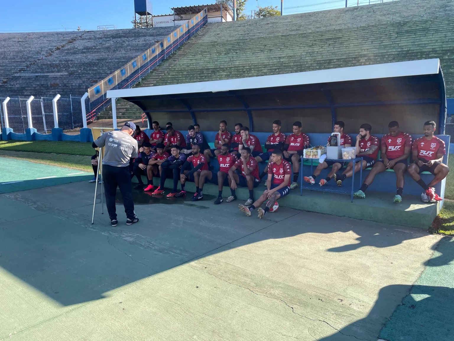 "Grêmio Prudente: Meio-campistas Clamam por Vitória Urgente no Início do Returno"