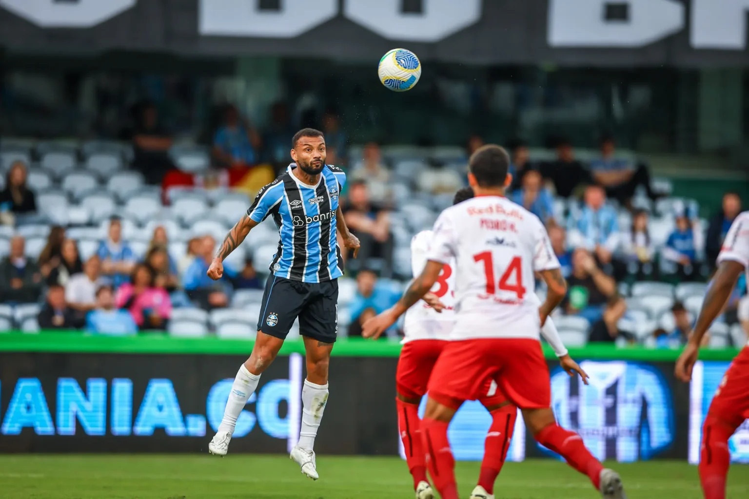 "Grêmio Anuncia Saída de JP Galvão por Pedido do Jogador, Revela Renato"