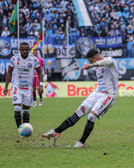 "Grêmio vence Operário-PR por 3 a 1 na terceira fase da Copa do Brasil: veja os gols e os destaques da partida"