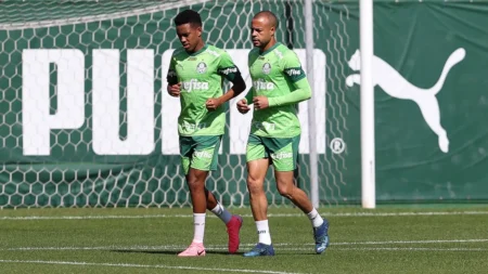 "Mayke e Estêvão se reintegram ao elenco do Palmeiras e podem ser opções para o jogo contra o Vitória"