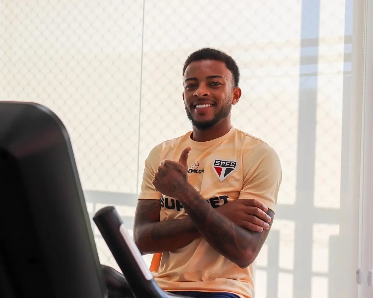 "São Paulo Midfielder Wellington Secures Pre-Contract Agreement with Southampton"