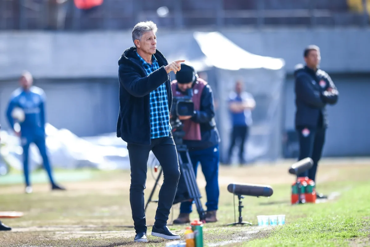 "A Atuação Inspiradora dos Jogadores do Grêmio Segundo Renato Gaúcho: Vitória Restaura Confiança da Equipe"