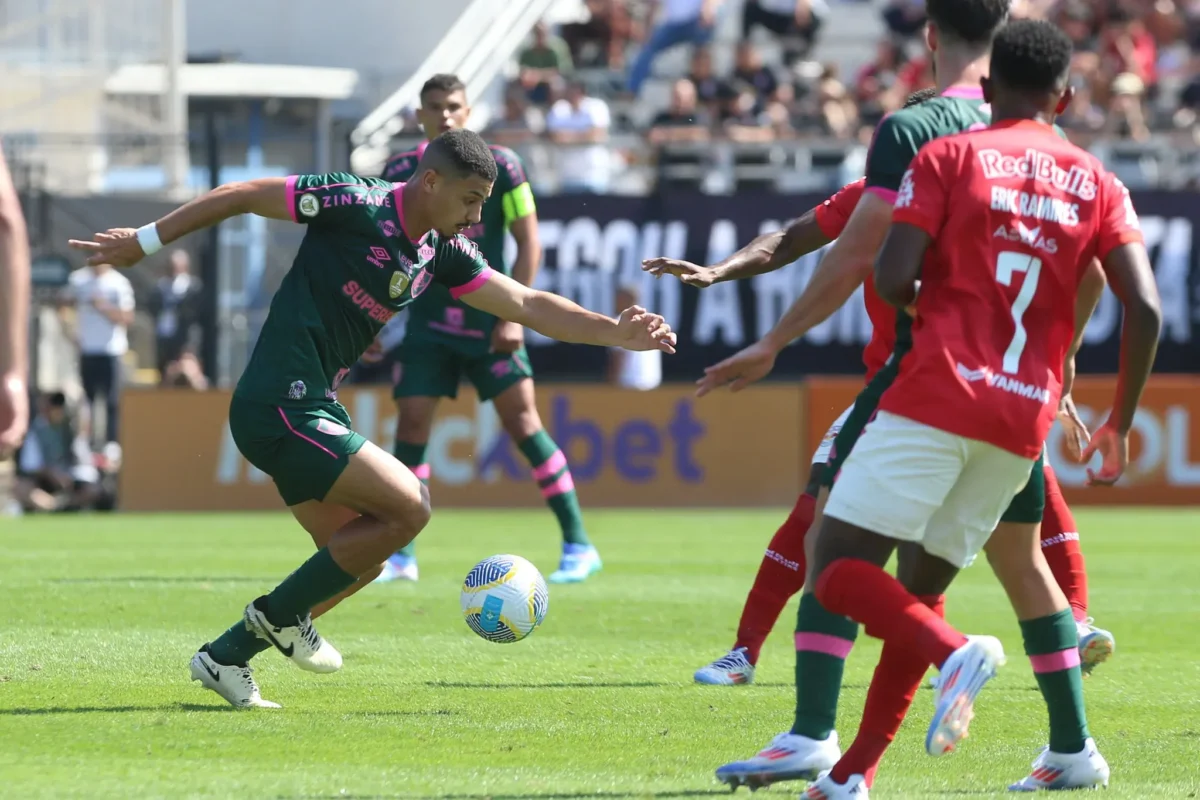 Título otimizado para SEO em Português-BR: "André Ausente: Jogador do Fluminense Poupado para a Copa do Brasil Contra o Juventude"