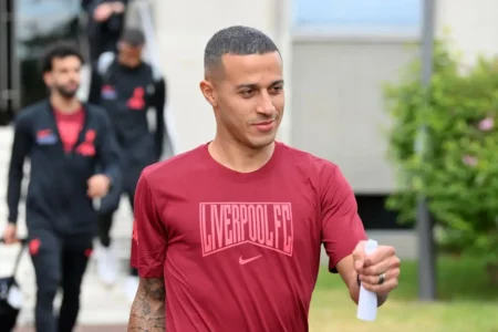 "Aposentado, Thiago Alcântara Recebe Convite para Integrar a Comissão Técnica do Barcelona"