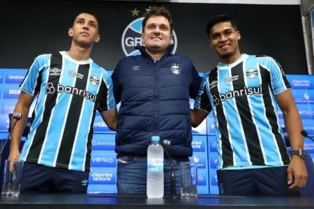 Apresentação de Arezo e Monsalve no Grêmio: Jogadores ressaltam desejo de reverter situação atual