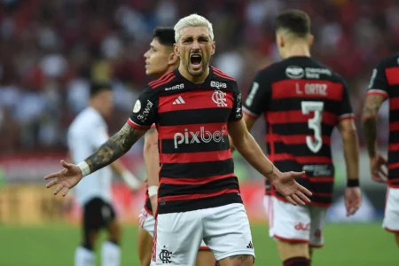 "Arrascaeta, craque do Flamengo, se destaca como o 2º maior artilheiro estrangeiro do Campeonato Brasileiro"