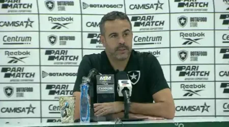 Título otimizado para SEO em Português-BR: "Artur Jorge destaca importância do coletivo no Botafogo após vitória: 'Vitória como equipe'"