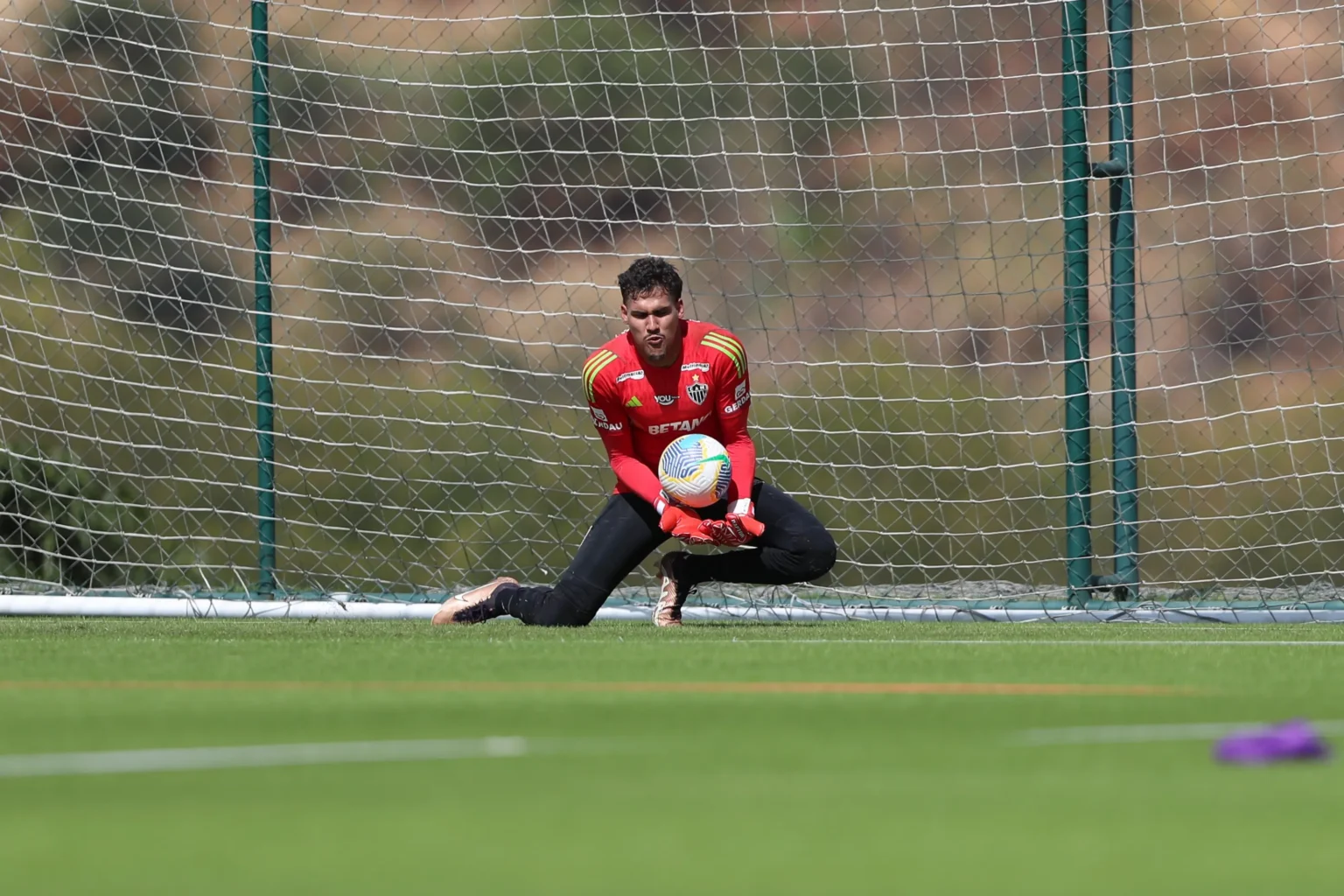 "Atleta do Atlético-MG Vivendo Sequência Histórica; Goleiro Victor Comenta Momento da Equipe"