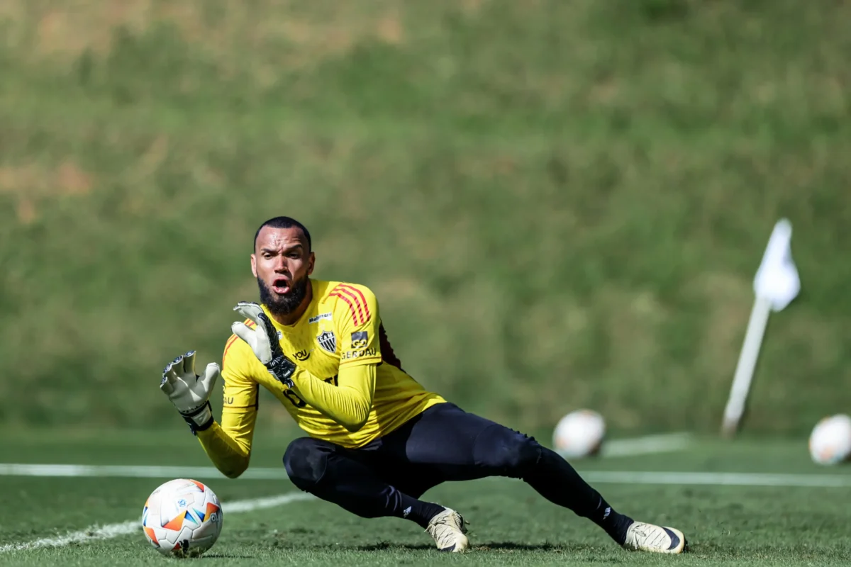 Atlético-MG: Goleiro Everson sofre fratura exposta no dedo e realiza cirurgia de emergência