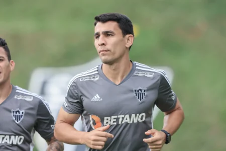 Atlético-MG: Junior Alonso chega a Belo Horizonte e passa por exames médicos para ser oficializado