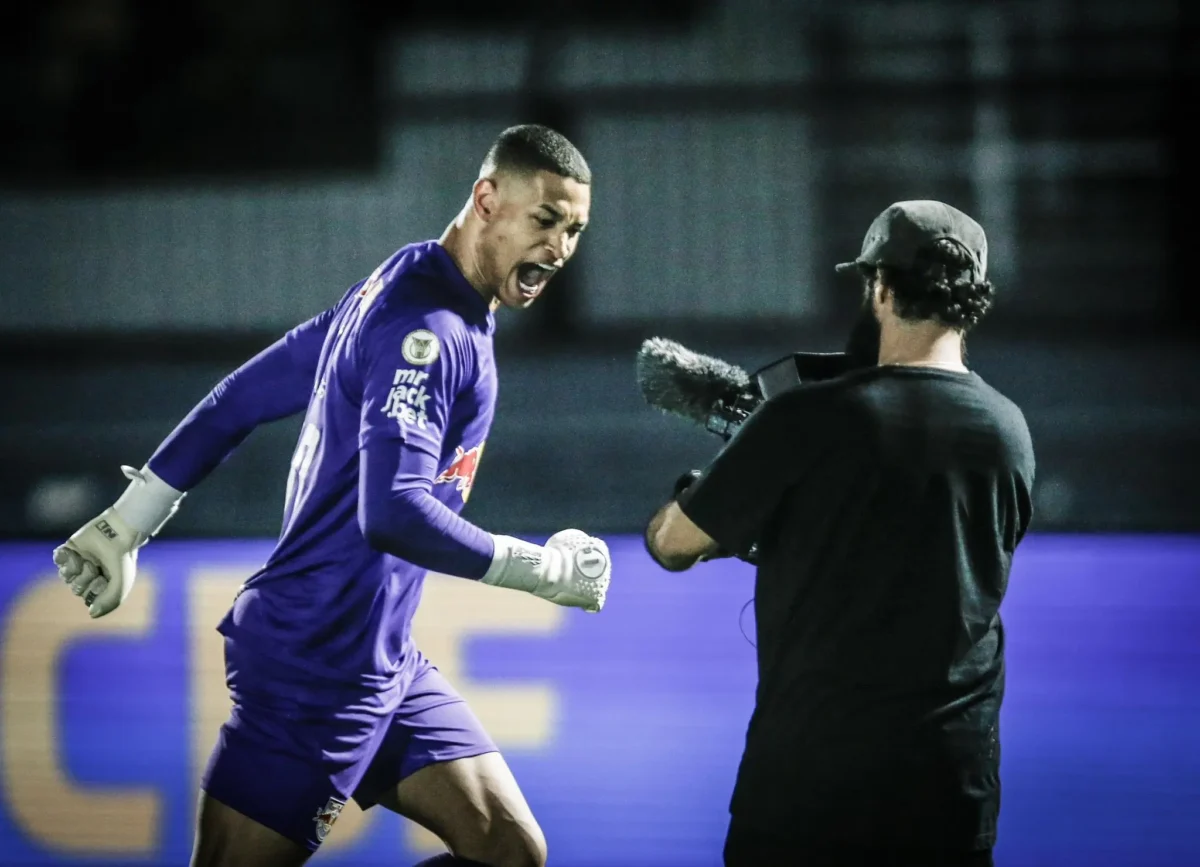 "Atuação destacada de Lucão contra o Athletico: Bragantino goleiro elege defesa mais desafiadora"