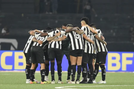 "Botafogo Enfrenta Desafio de Até 10 Jogos em um Mês com Partidas Decisivas Contra o Bahia"