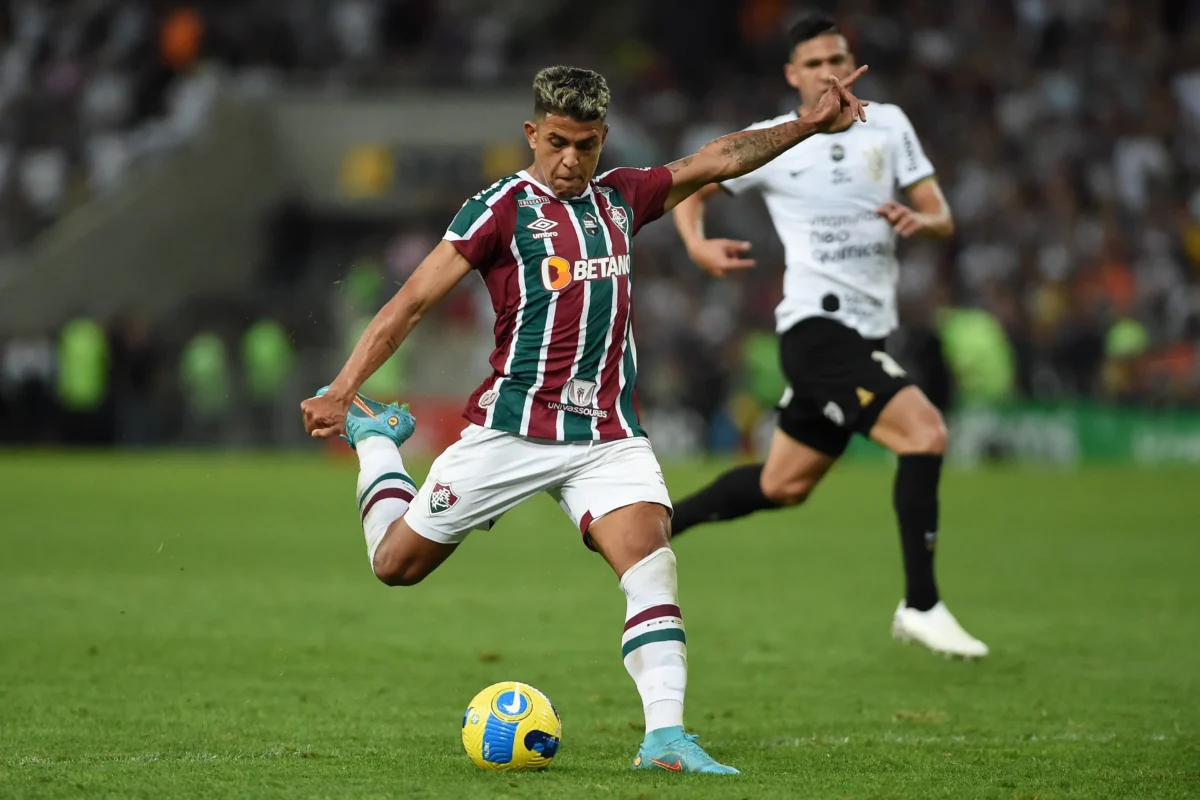 "Botafogo negocia a contratação de Matheus Martins, ex-jogador do Fluminense"