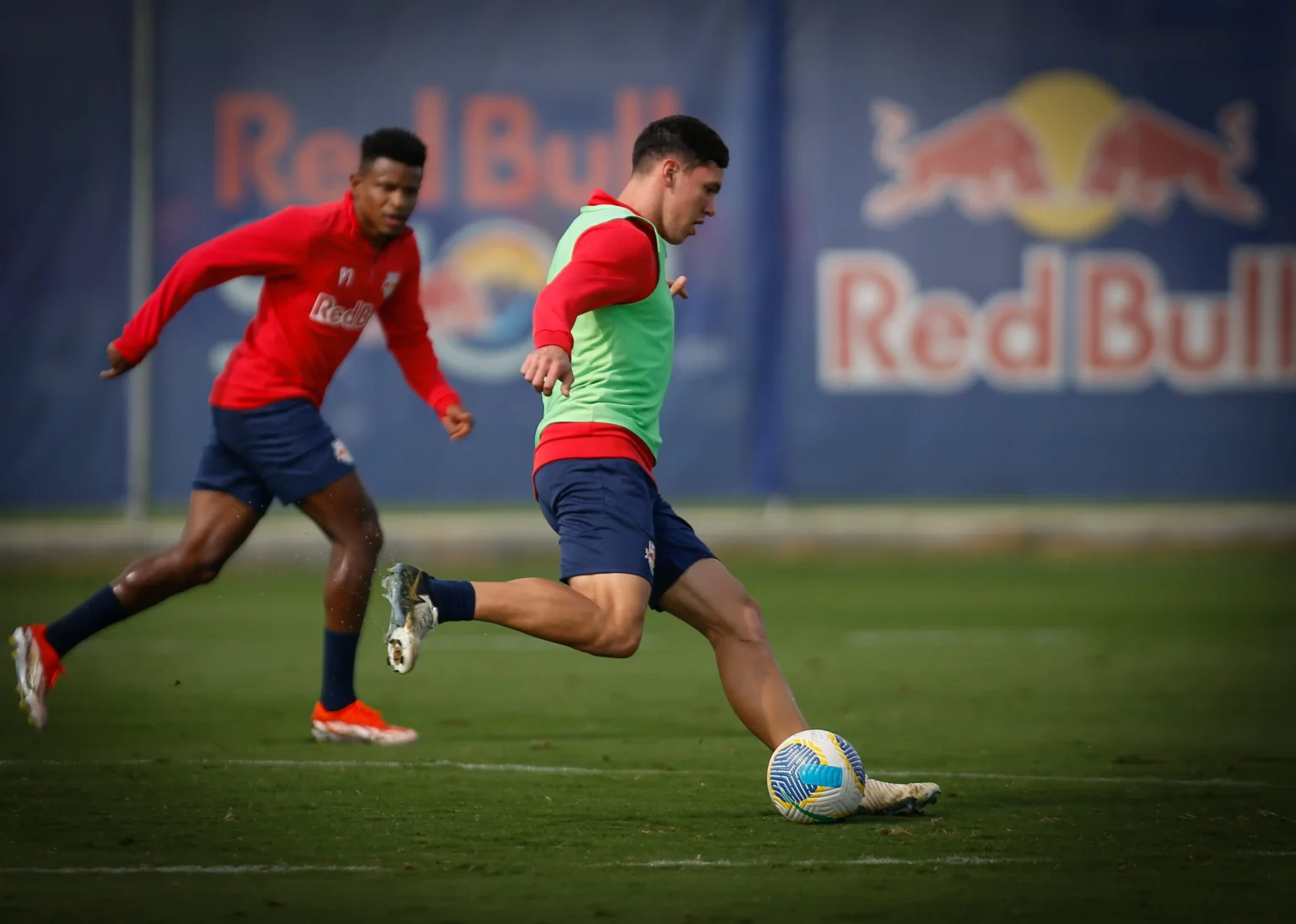 "Bragantino se prepara para confronto com Cruzeiro em Belo Horizonte"