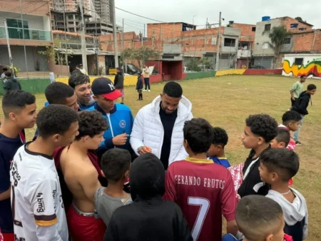 "Bremer, Zagueiro da Seleção Brasileira, Destaca Visitas a Projetos Sociais em São Paulo"