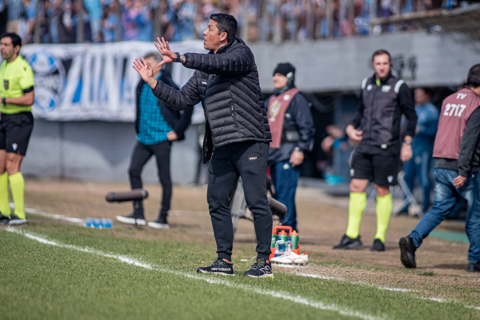 "Carpini Elogia Segundo Tempo do Vitória, Reconhece Momento Difícil, Mas Garante: 'Não é uma Situação Devastadora'"