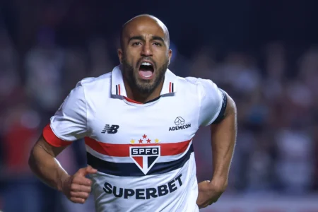 "Como o São Paulo se saiu sem Lucas, seu jogador suspenso, no confronto com o Fortaleza em 2024"