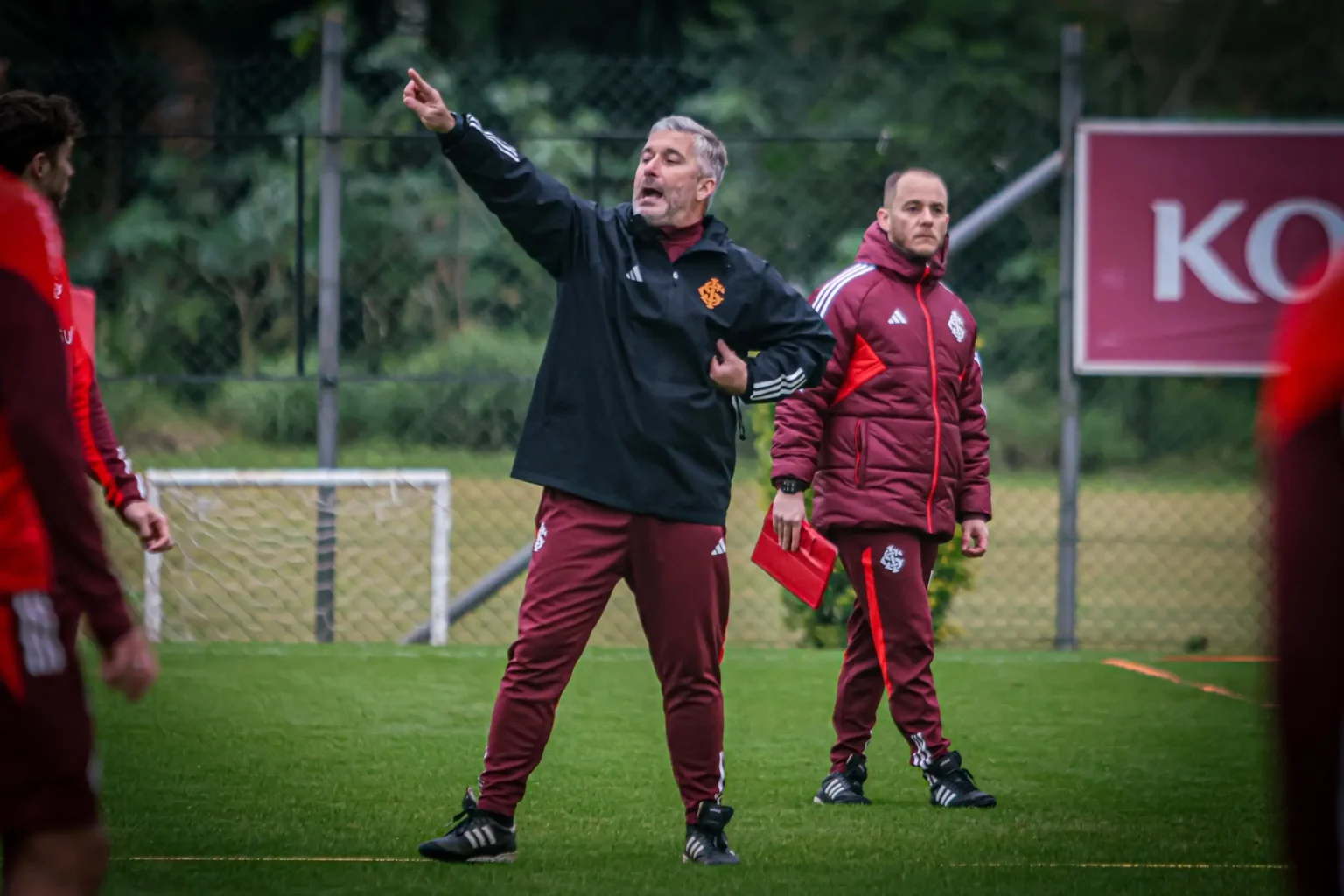 Conheça Pablo Fernandez, Treinador Interino do Internacional Após a Saída de Eduardo Coudet