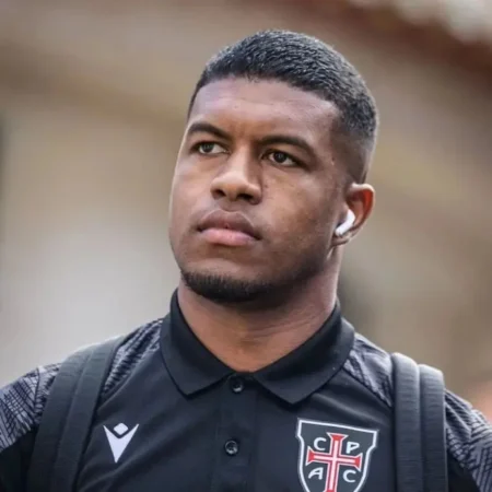 "Corinthians Analisa Transferência de Léo Natel para Equipe do Chipre"