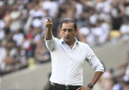 "Corinthians em Negociações para Contratar o Técnico Argentino Ramón Díaz: Uma Análise Otimizada para SEO"