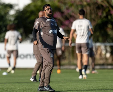 "Corinthians Retorna aos Treinos com Foco no Jogo Contra o Cruzeiro; Fagner Inicia Processo de Transição"