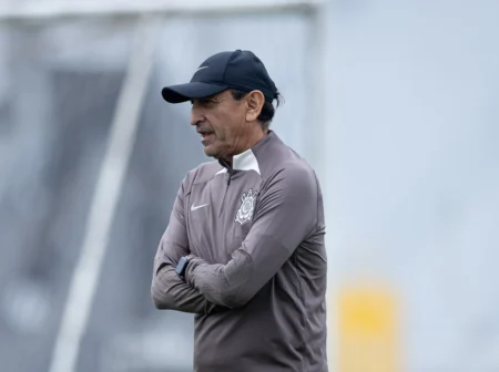 "Corinthians se Prepara para Estreia do Técnico Ramón Díaz: Treino na Arena Antes da Partida"