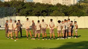 "Corinthians Treina com Técnico Interino e Novo Reforço: Hugo Souza"