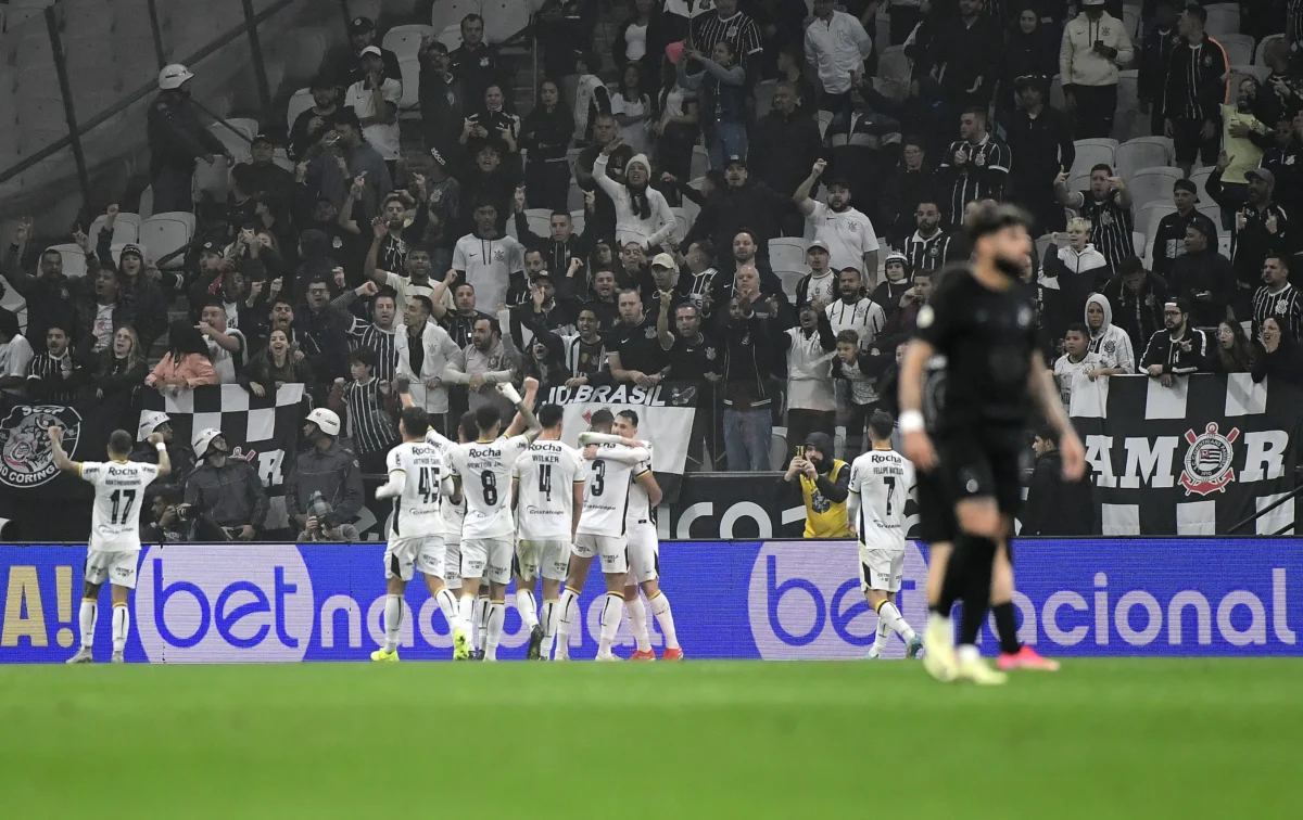 Título otimizado para SEO em Português-BR: "Criciúma se destaca no ataque, mas tem dificuldades nas jogadas aéreas contra o Corinthians"