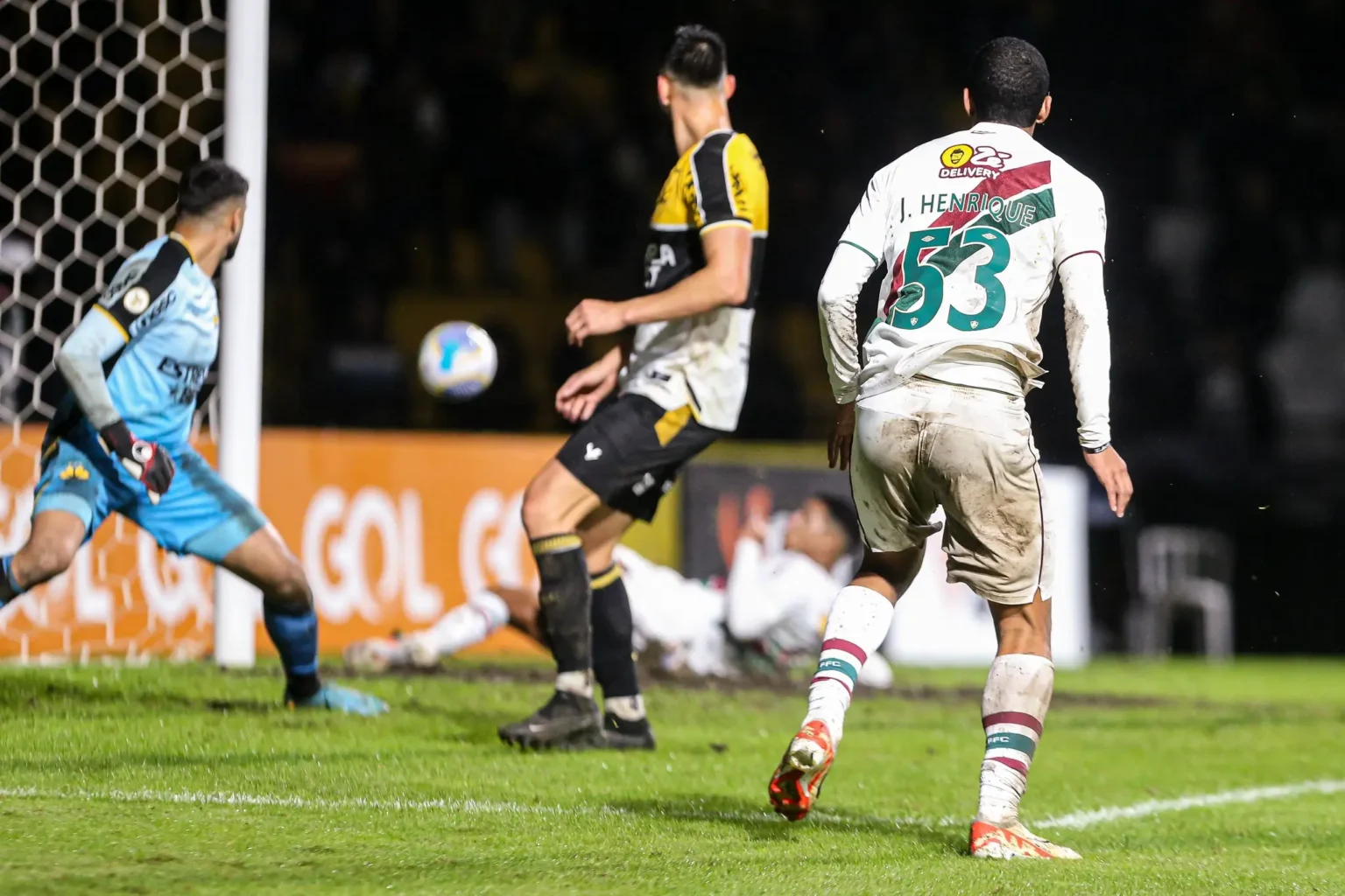 Criciúma Supera Fluminense em Jogo Defensivo e Marcador